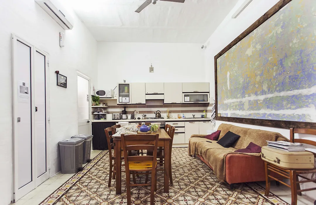 Granny'S Inn Hostel-1