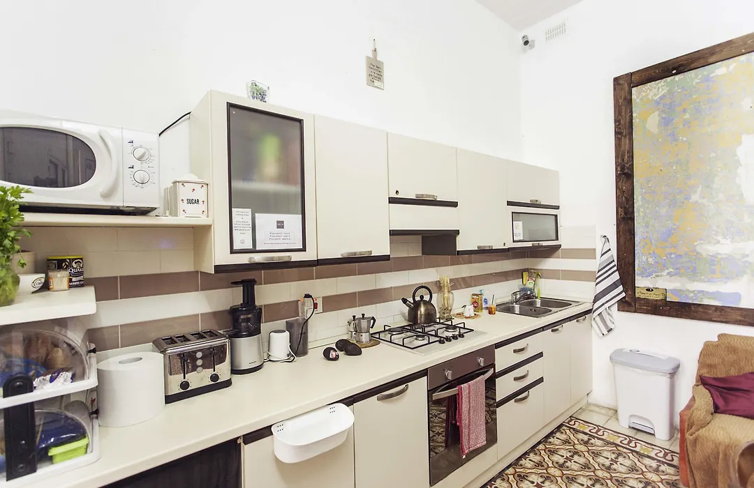 Granny'S Inn Hostel-1