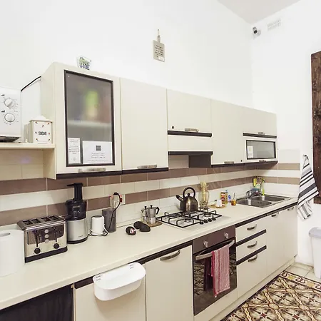 Granny'S Inn Hostel-3